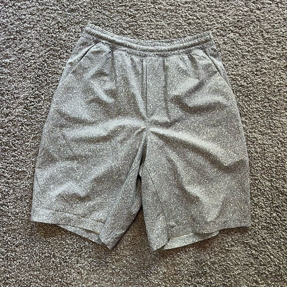 Lululemon Pace Breaker Shorts Lined 9” Jitter Dot Grey Mens Size Small Athletic